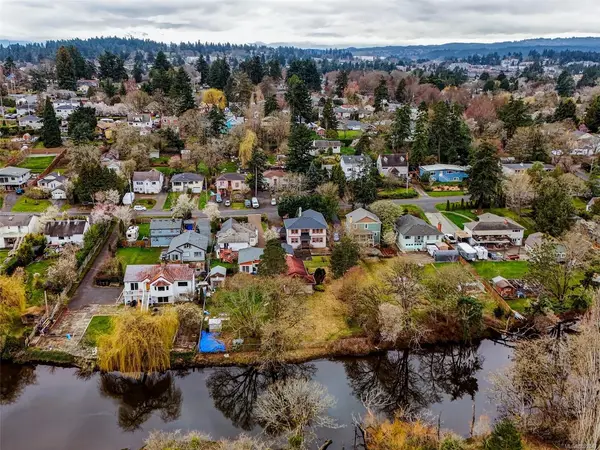 756 Newbury St, Saanich BC V9A 2C1 - 3 bed, 3 bath in Saanich