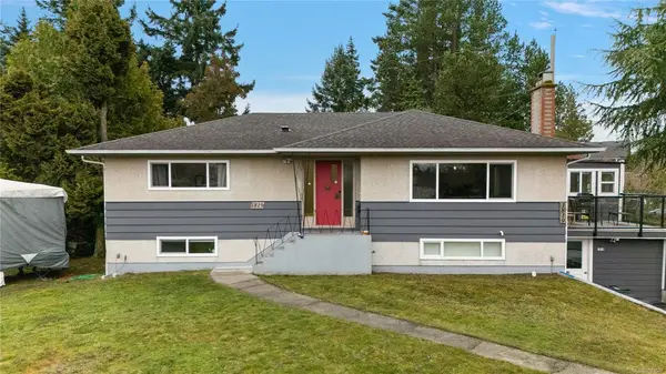 1819 Dunnett Cres, Saanich BC V8N 2P4 - 7 bed, 4 bath in Saanich