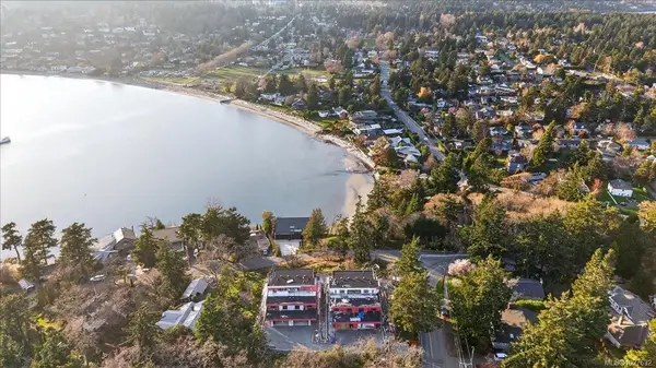 2737 Tudor Ave # 2, Saanich BC V8N 1L6 - 3 bed, 4 bath in Saanich