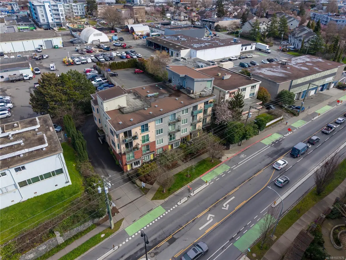 356 Gorge Rd E # 407, Victoria BC V8T 2W2