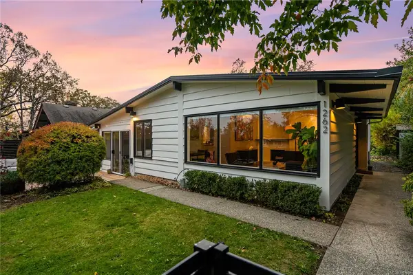 1262 Roslyn Rd, Oak Bay BC V8S 4R6 - 4 bed, 3 bath in Oak Bay