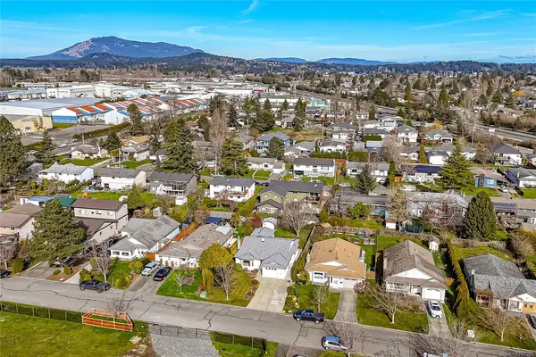 2130 Jahn Pl, Sidney BC V8L 5B9 - 3 bed, 2 bath in Sidney