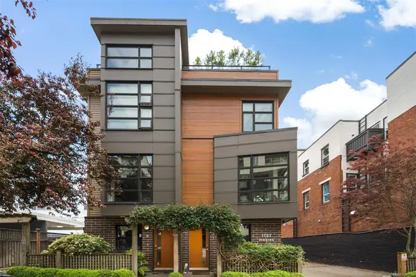 1137 Meares St # 4, Victoria BC V8V 3J9 - 2 bed, 3 bath in Victoria