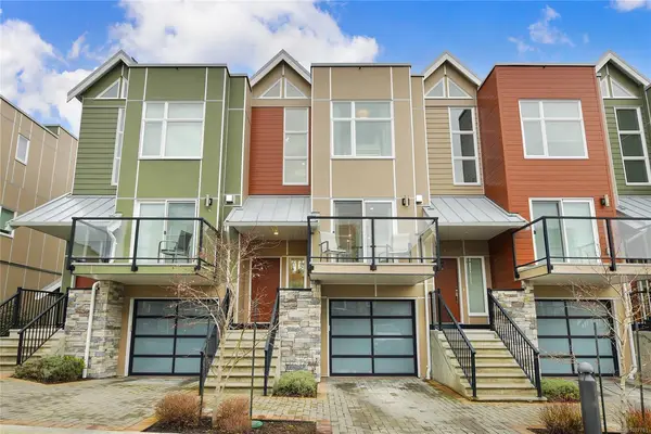 4355 Viewmont Ave # 6, Saanich BC V8Z 5K8 - 3 bed, 3 bath in Saanich