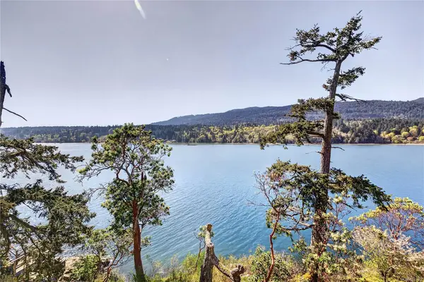117 Morningside Rd, Salt Spring BC V8K 1X1 - 1 bed, 2 bath in Salt Spring