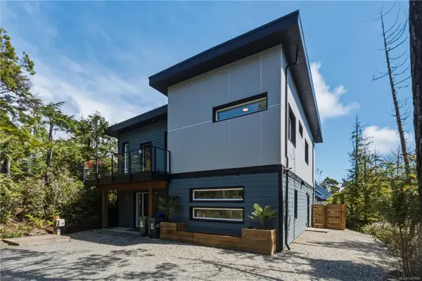 823 Lorne White Pl, Ucluelet BC V0R 3A0 - 5 bed, 3 bath in Ucluelet