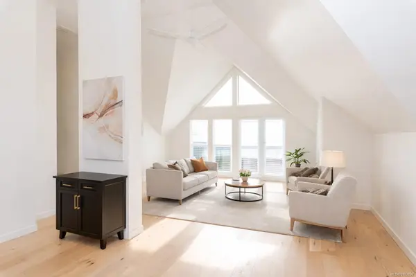 1741 Oak Bay Ave, Victoria BC V8R 1B8 - 2 bed, 3 bath in Victoria