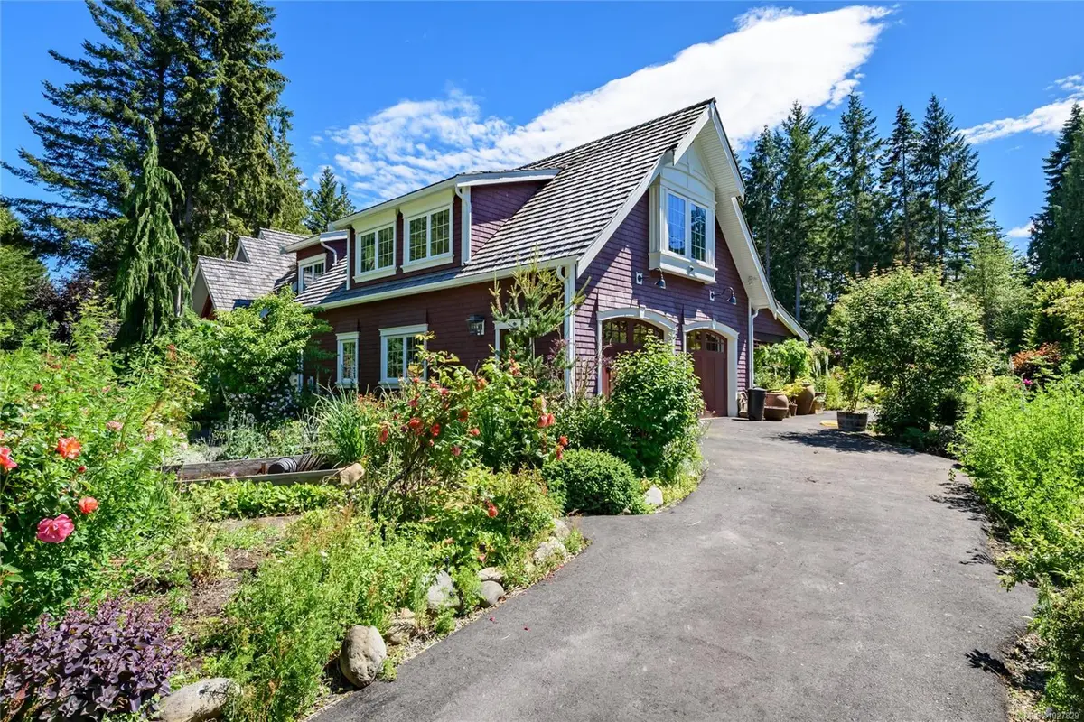 7679 Victor Lane, Fanny Bay BC V0R 1W0