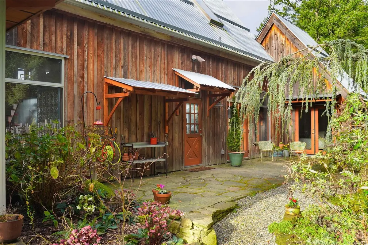 241 Little Mountain Rd, Salt Spring BC V8K 2L4