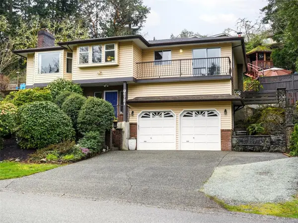 6781 Amwell Dr, Central Saanich BC V8M 1A1 - 3 bed, 3 bath in Central Saanich