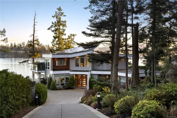 2355 Tryon Rd, North Saanich BC V8L 5H8 - 4 bed, 3 bath in North Saanich