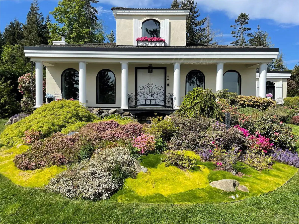 5909 Garvin Rd, Union Bay BC V0R 1B0