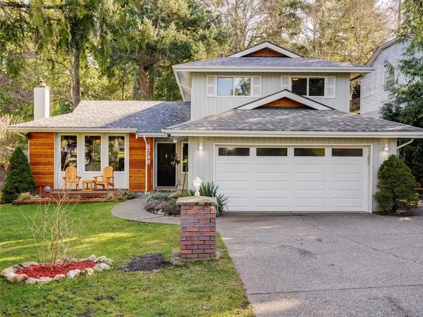 6740 Amwell Dr, Central Saanich BC V8M 1A4 - 3 bed, 3 bath in Central Saanich