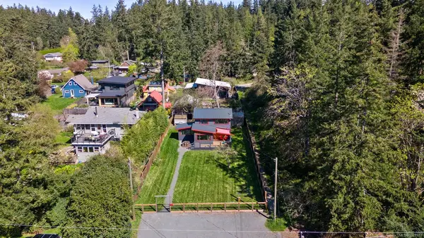 1304 Midden Rd, Comox BC V9M 2R6 - 2 bed, 2 bath in Comox