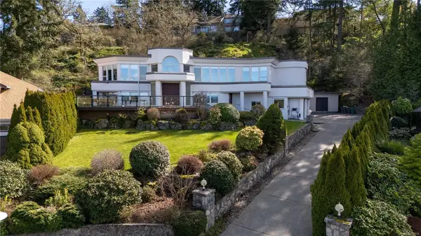 1087 Totemwood Lane, Saanich BC V8X 5E3