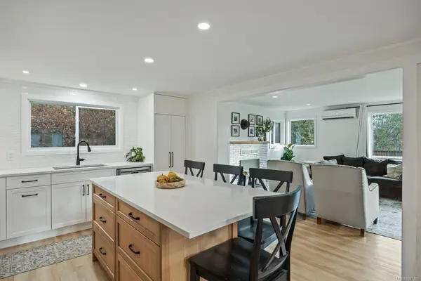 1314 Docliddle Rd, Comox BC V9M 2P9 - 3 bed, 2 bath in Comox