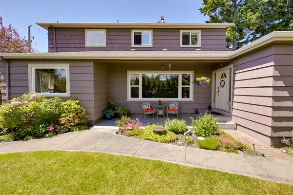 1718 Garnet Rd, Saanich BC V8P 3C8 - 5 bed, 2 bath in Saanich