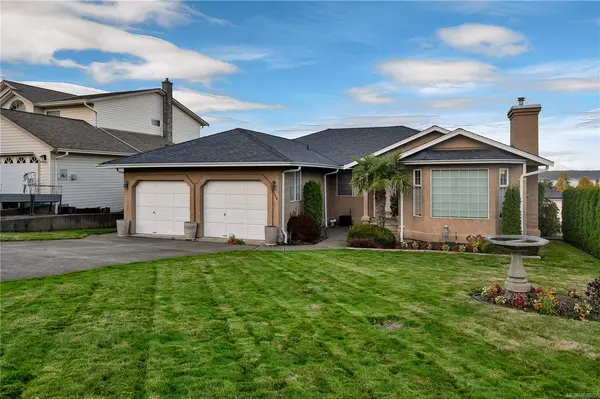 756 Bowen Dr, Campbell River BC V9H 1S2 - 3 bed, 2 bath in Campbell River