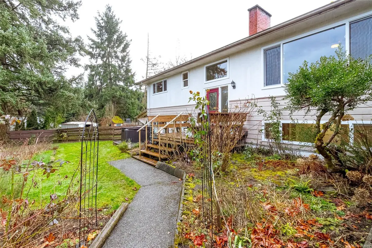 3030 Dogwood Rd, Duncan BC V9L 4T8