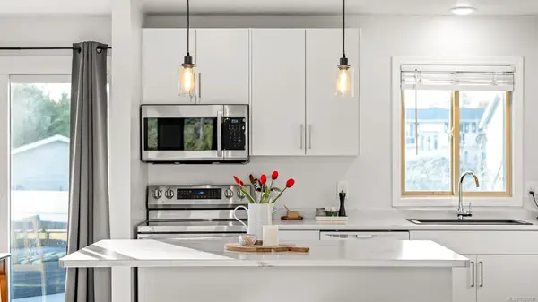 519 Pritchard Rd, Comox BC V9M 3H9