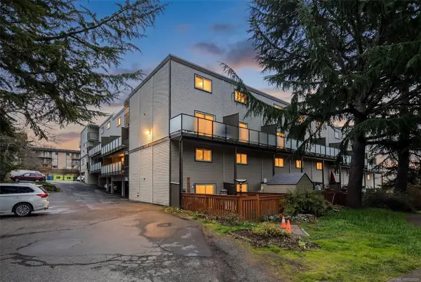 991 Cloverdale Ave # 207, Saanich BC V8X 2T5 - 2 bed, 1 bath in Saanich