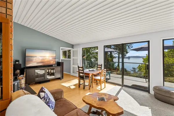 2530 Spring Beach Dr, Gabriola Island BC V0R 1X7 - 4 bed, 4 bath in Gabriola Island