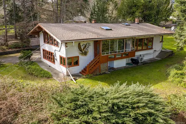 415 Holiday Rd, Fanny Bay BC V0R 1W0 - 3 bed, 2.0 bath in Fanny Bay