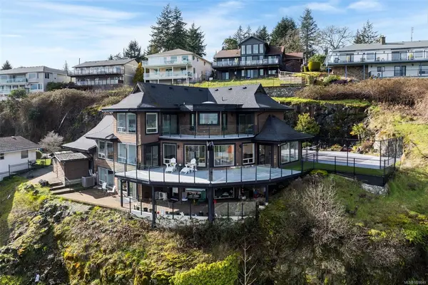 3392 Haida Dr, Colwood BC V9C 2V9 - 5 bed, 5 bath in Colwood