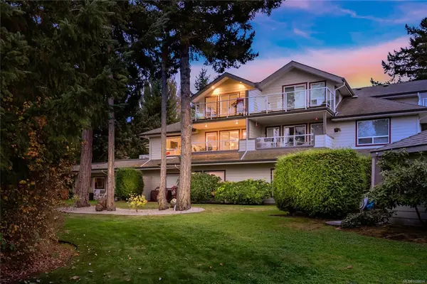 1930 Capelin Pl # 17, Comox BC V9M 4C3 - 4 bed, 3 bath in Comox