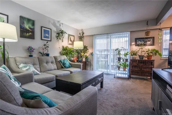 352 Burnside Rd W, Saanich BC V8Z 1M1 - 2 bed, 1 bath in Saanich