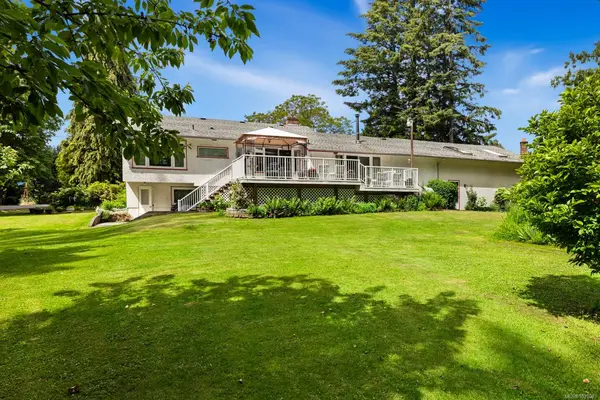 3367 Trans Canada Hwy, Cobble Hill BC V0R 1L7 - 5 bed, 2 bath in Cobble Hill