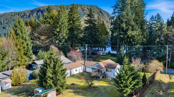 7220 Walton Rd, Honeymoon Bay BC V0R 1Y0 - 3 bed, 3 bath in Honeymoon Bay