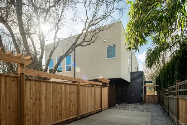 920 Island Rd # 2, Oak Bay BC V8S 2T9 - 3 bed, 3 bath in Oak Bay