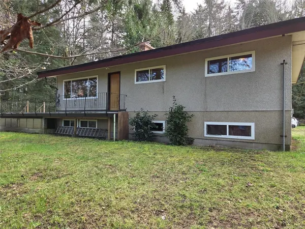 3246 Gibbins Rd, Duncan BC V9L 1G8 - 3 bed, 1 bath in Duncan
