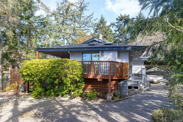 2660 MacDonald Dr E, Saanich BC V8N 1X9 - 4 bed, 2 bath in Saanich