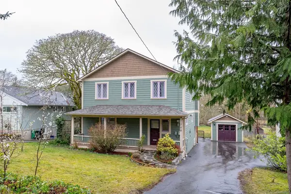 758 Newbury St, Saanich BC V9A 2C1