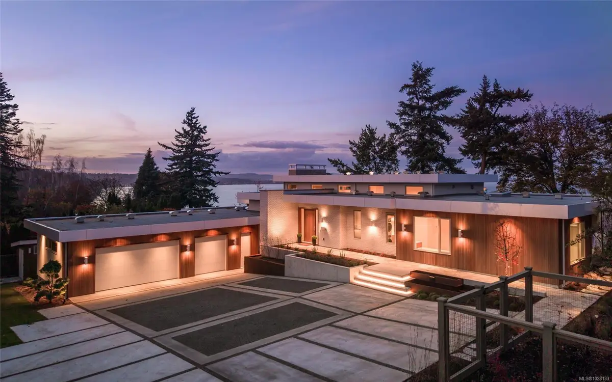 4570 Bissenden Pl, Saanich BC V8N 3K4