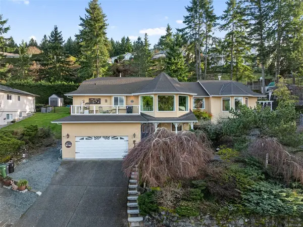 6092 Chippewa Rd, Duncan BC V9L 5P6 - 4 bed, 4 bath in Duncan