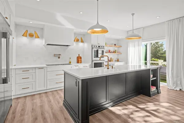 4583 Wilkinson Rd # 4, Saanich BC V8Z 5C3 - 4 bed, 3 bath in Saanich