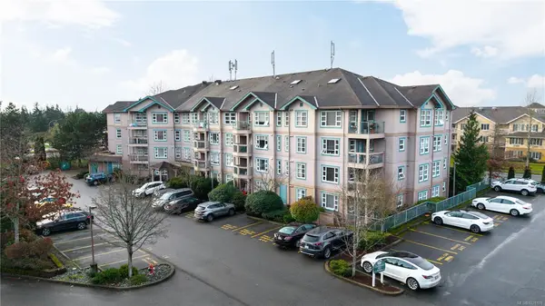 789 Blackberry Rd, Saanich BC V8X 5J3