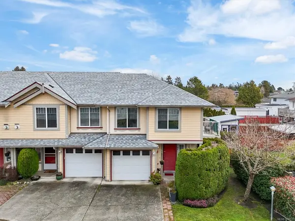 2715 Shelbourne St # 7, Victoria BC V8R 4M3 - 3 bed, 3 bath in Victoria