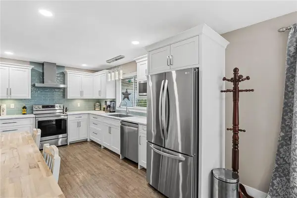 750 Bradbury Ave, Parksville BC V9P 1B8 - 3 bed, 2 bath in Parksville