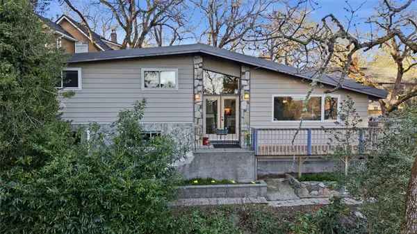 3379 Connorton Lane, Saanich BC V8P 3K2