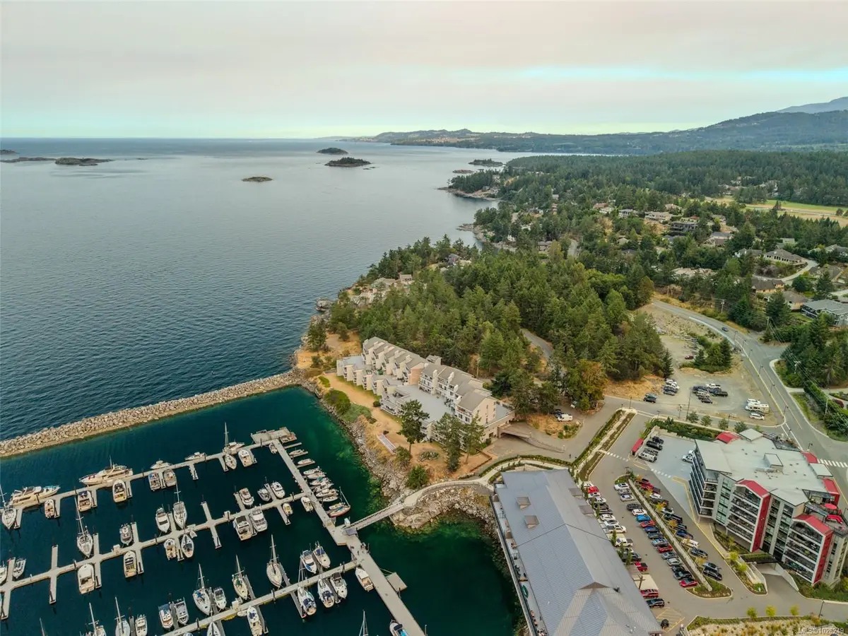 3555 Outrigger Rd # 403, Nanoose Bay BC V9P 9K1