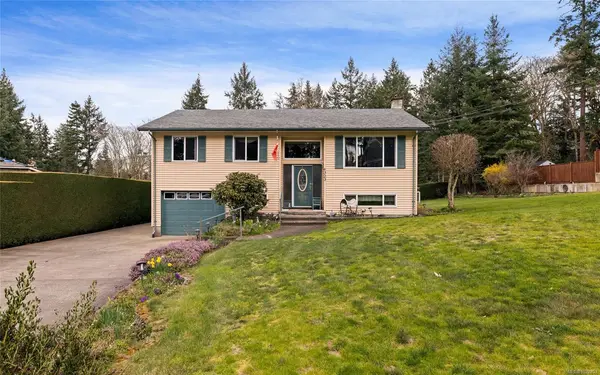 6323 Woodgrove Way, Duncan BC V9L 5R4 - 5 bed, 3 bath in Duncan