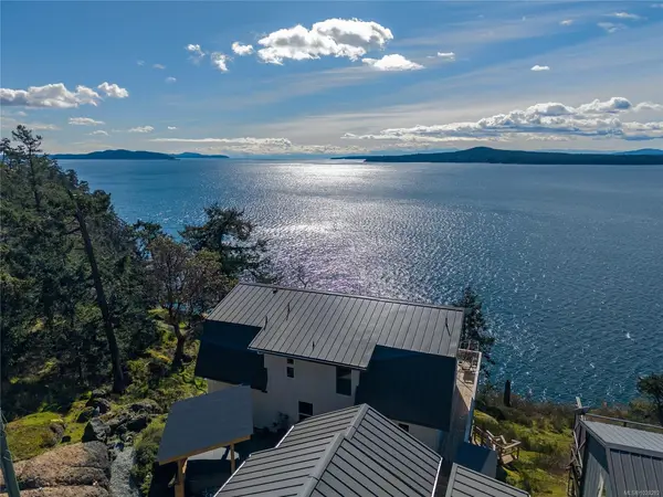 38227 Schooner Way, Pender Island BC V0N 2M2 - 3 bed, 3 bath in Pender Island