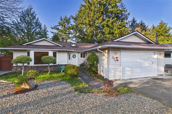227 Thetis Ave, Qualicum Beach BC V9K 1R8 - 2 bed, 2 bath in Qualicum Beach