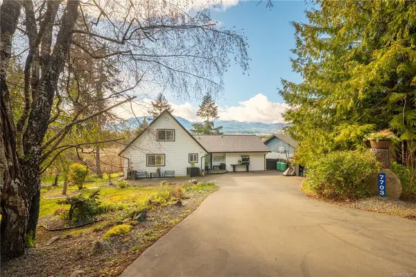 7703 Tozer Rd, Fanny Bay BC V0R 1W0 - 4 bed, 4.0 bath in Fanny Bay