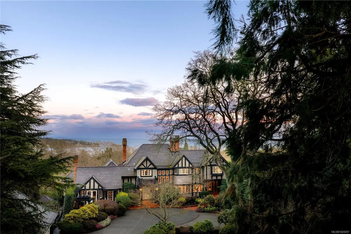 3475 Upper Terrace Rd, Oak Bay BC V8R 6E6