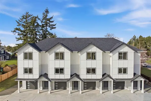 621 Broadway St # 2, Saanich BC V8Z 2G5